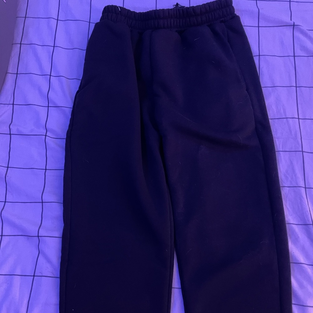 black sweatpants